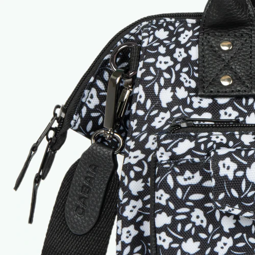 Crossbody Adventurer Catan black and white