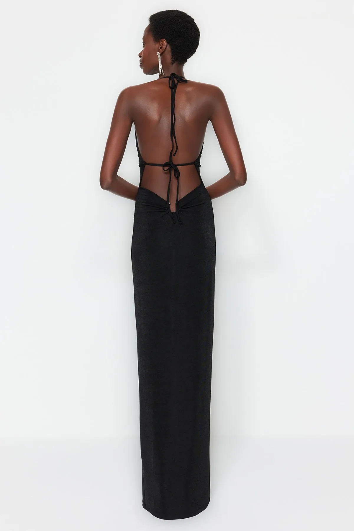 Trendyol Collection  Schwarzes, figurbetontes, langes Abendkleid aus Strick mit Glitzer TPRSS23AE00113