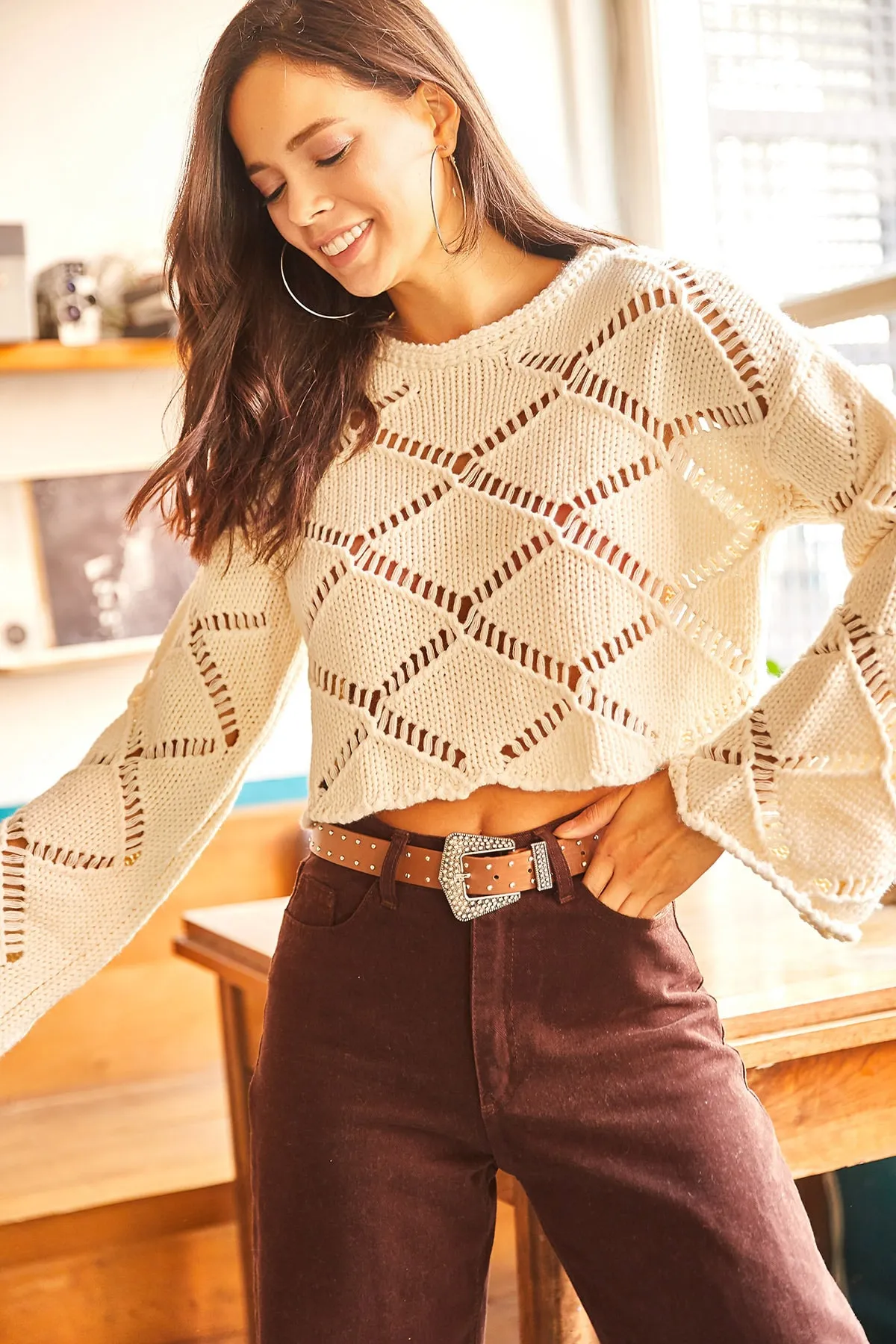 Olalook  Ecrufarbener, durchbrochener, weich strukturierter, dicker, kurzer Strickpullover für Damen KZK-19000438