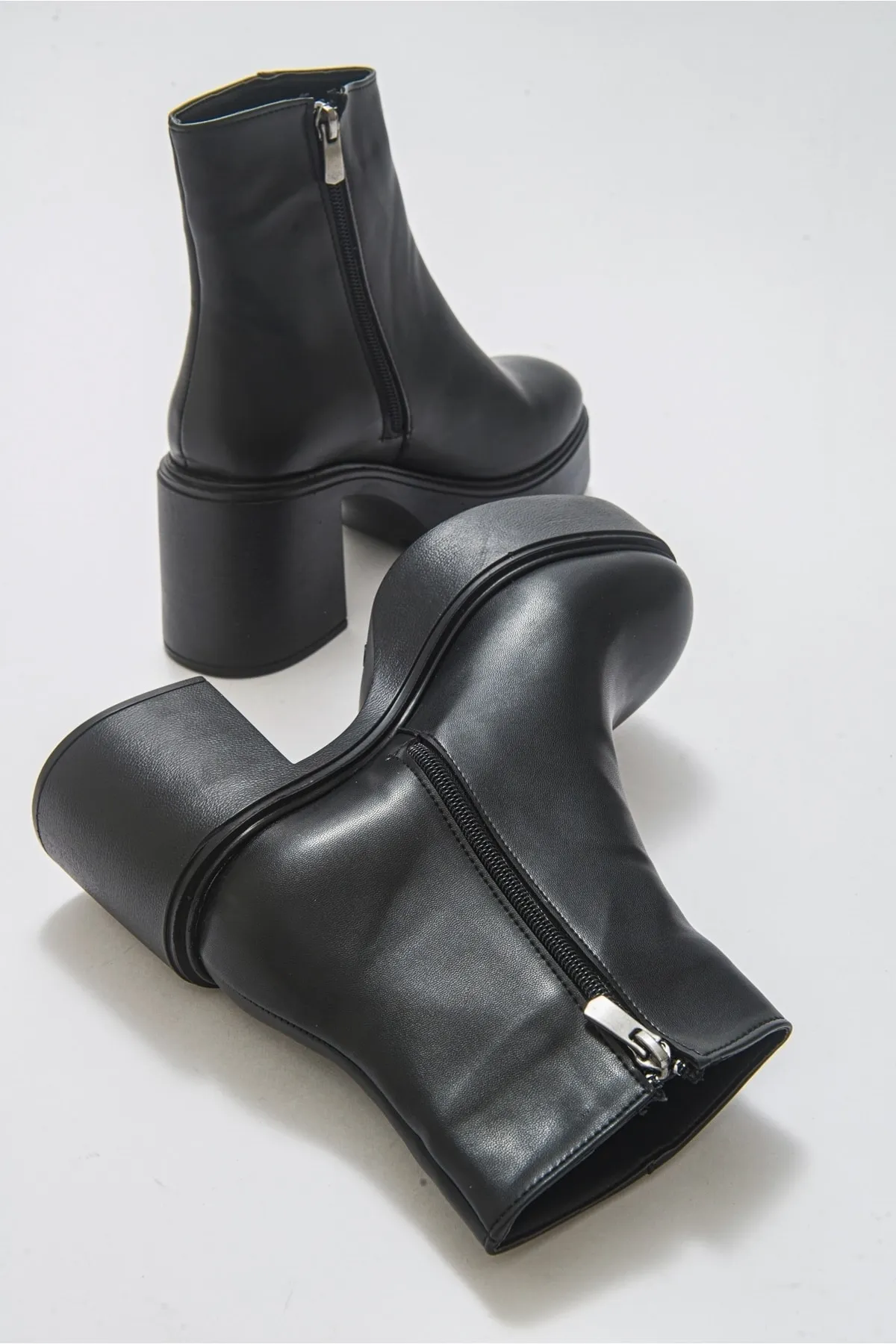 LuviShoes  West Black Skin Damenstiefel