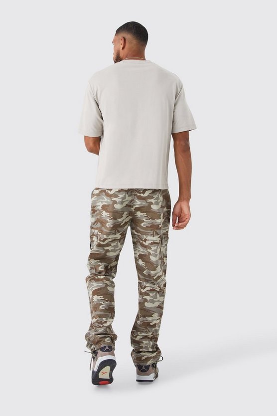 Tall lockere Camouflage Cargo-Hose mit Slogan-Print