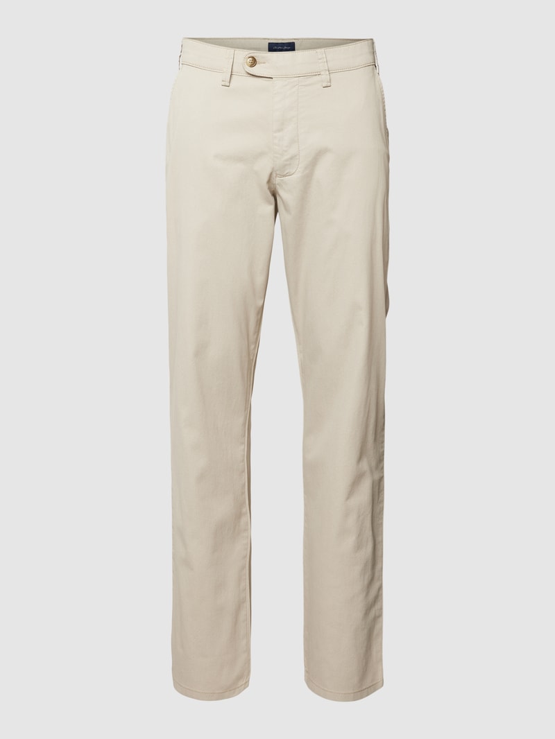Chino mit französischen Eingrifftaschen in sand