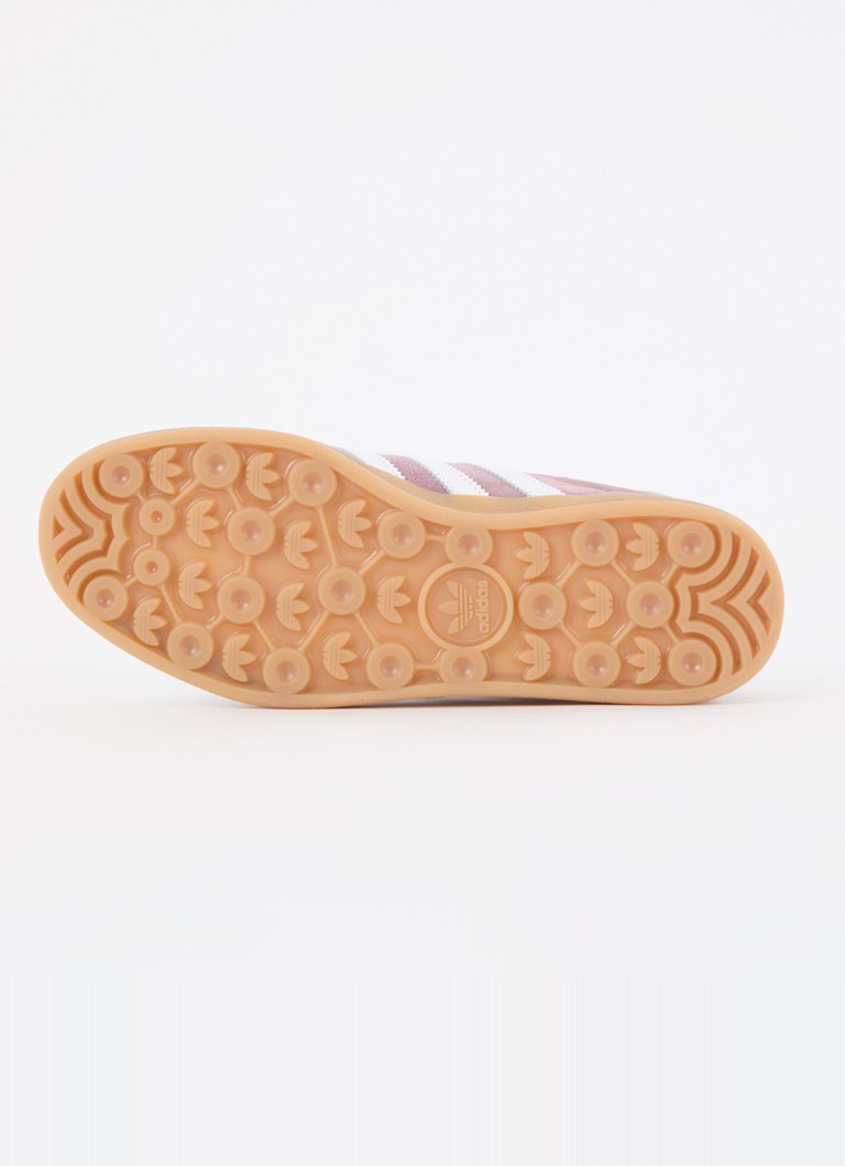 Pantofi sport Adidas Gazelle pentru interior pe față cu detalii din piele.