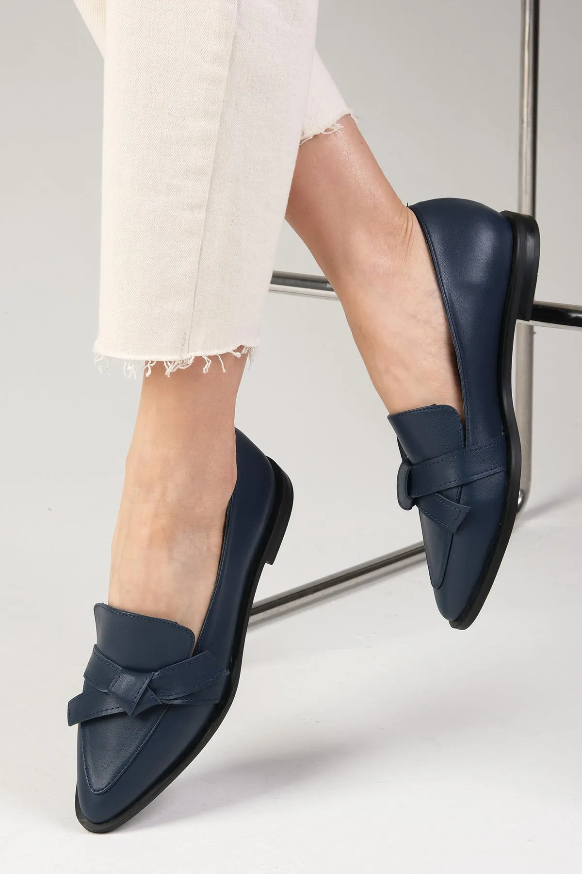 Mio Gusto  Ezra Damen-Loafer-Tagesschuhe aus echtem Leder in Marineblau