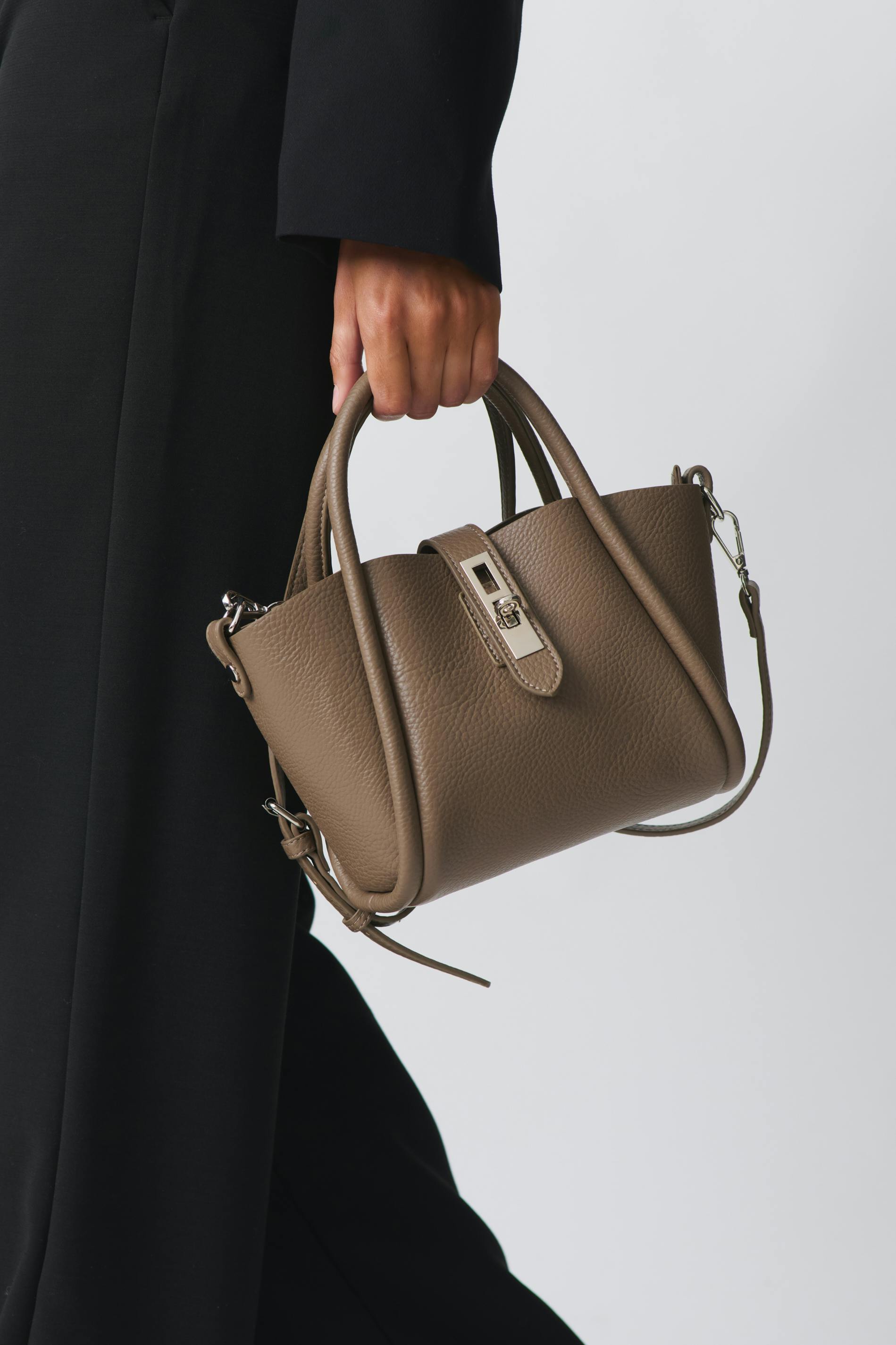 Tubular handle bag