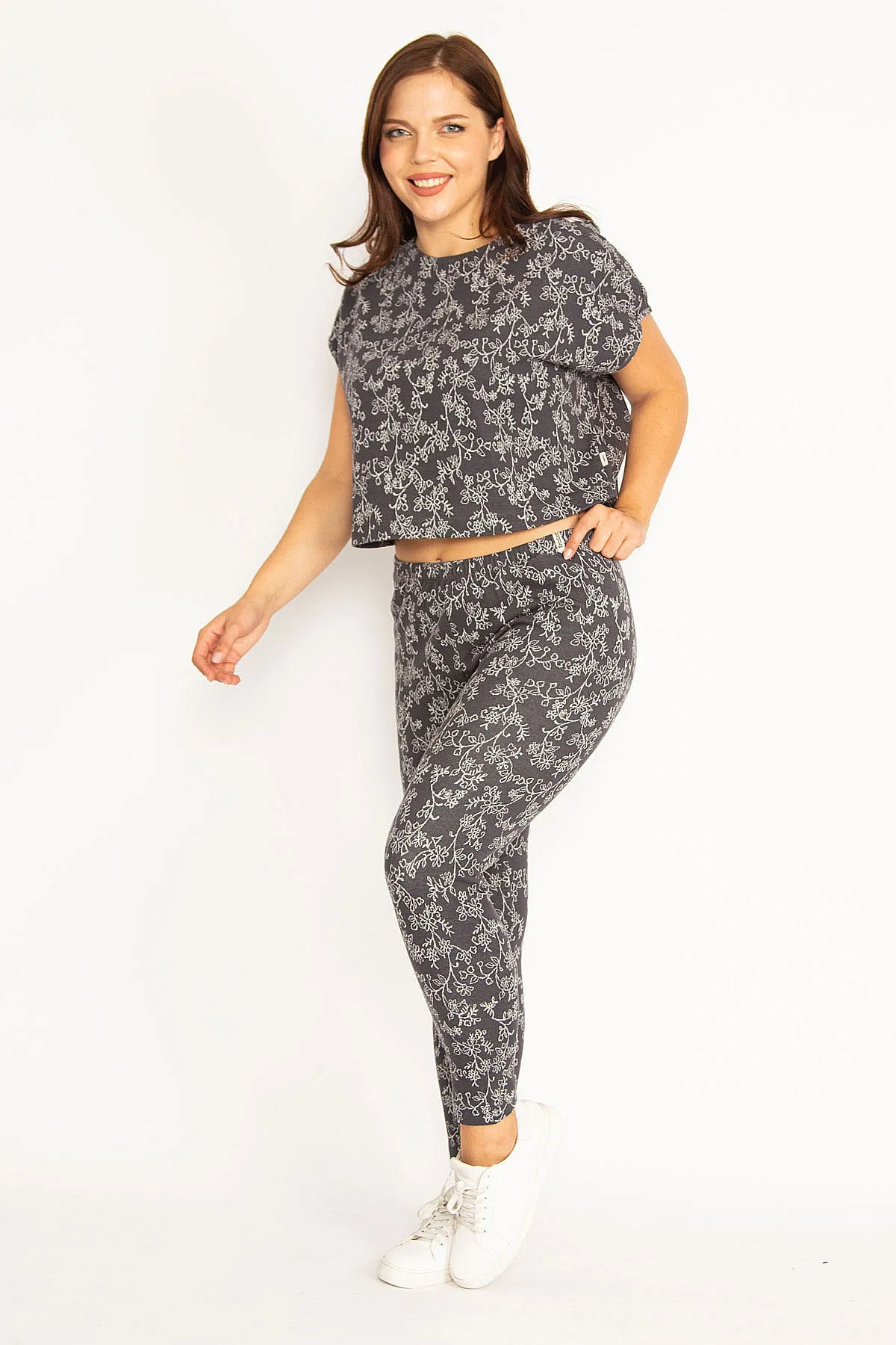 Şans  Großes Damen-Set mit Bluse und Hose aus geräucherter Bio-Baumwolle 65n34803