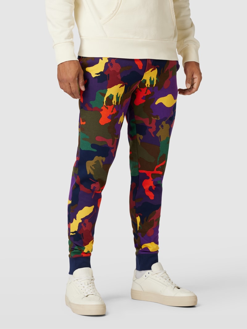 Sweatpants mit Allover-Muster in schwarz