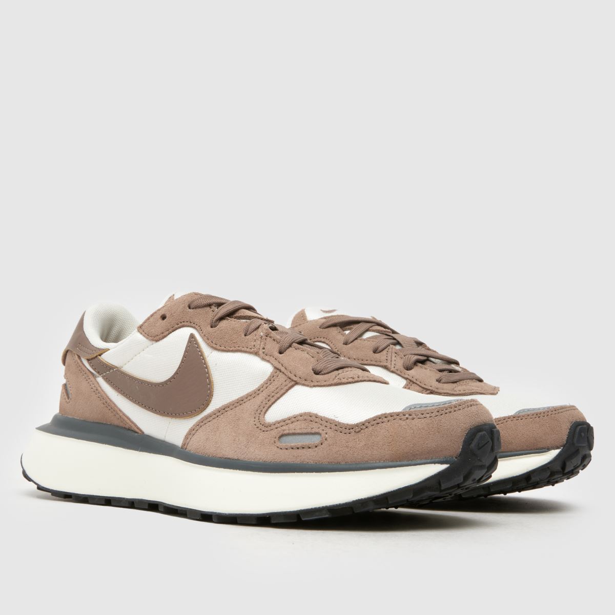 Superge Nike Phoenix Waffle v beli in rjavi barvi