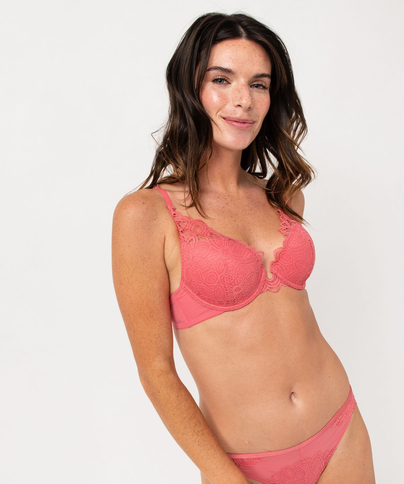 Soutien-gorge corbeille à armatures en dentelle et tulle rose | GEMO