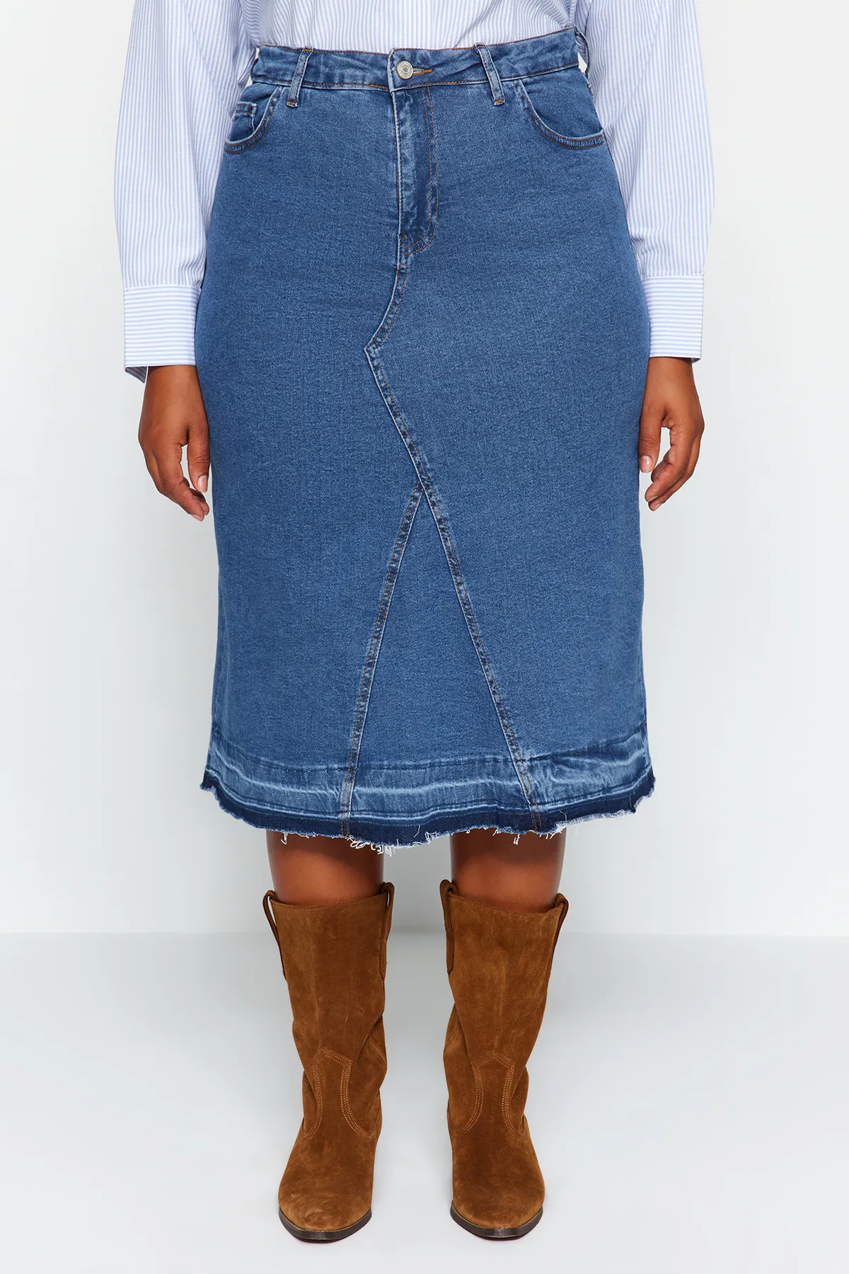 Trendyol Curve  Blauer Jeansrock in Blockfarben TBBAW24AZ00025