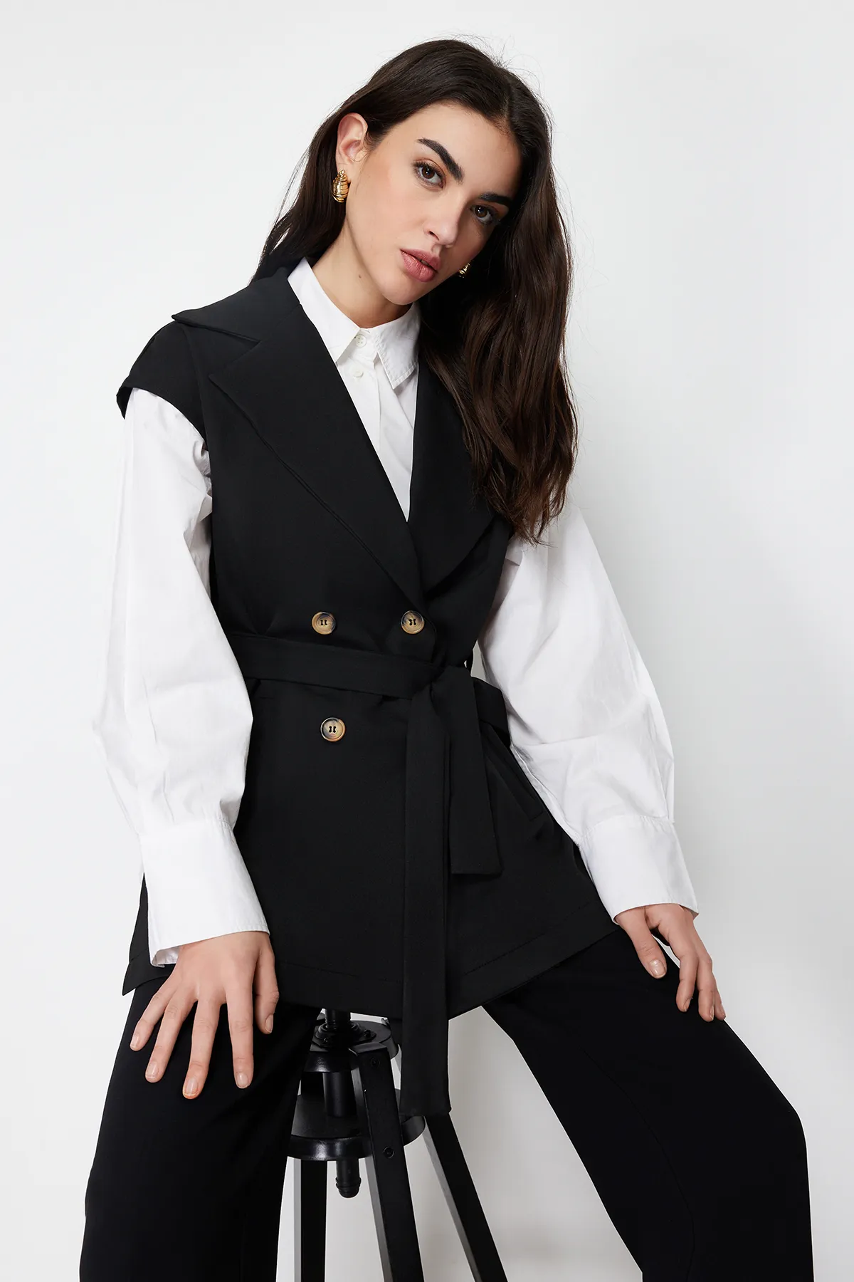 Trendyol Modest  Schwarze, detaillierte Webweste mit Gürtel TCTSS24YL00004