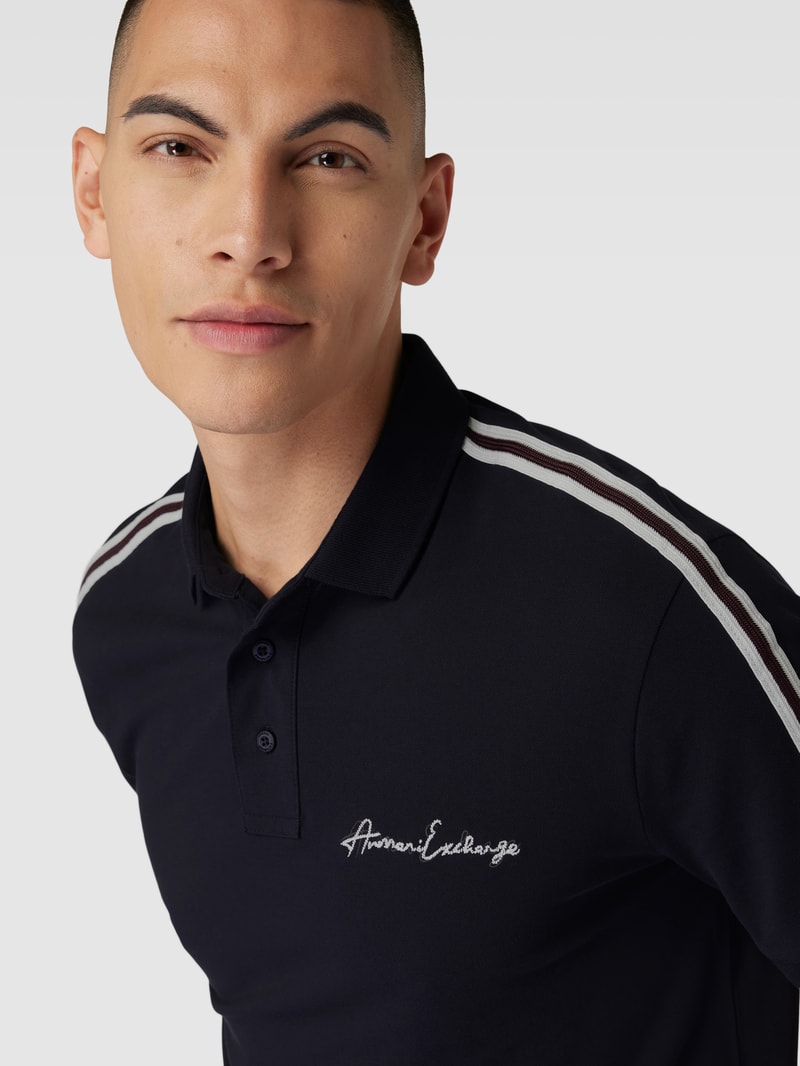 Poloshirt mit Label-Detail in dunkelblau