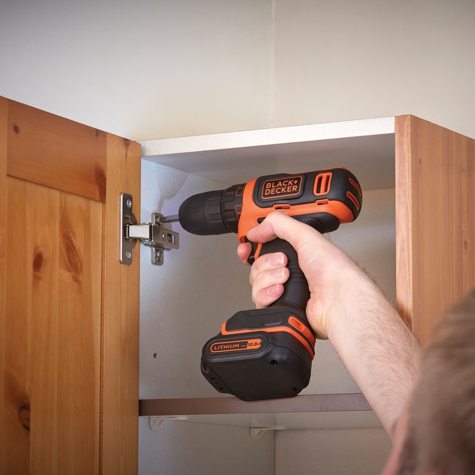 Black & Decker BDCDD12KB-QW akkus fúró-csavarozó 10,8 V 1,5 Ah lítium-ion akkumulátorral