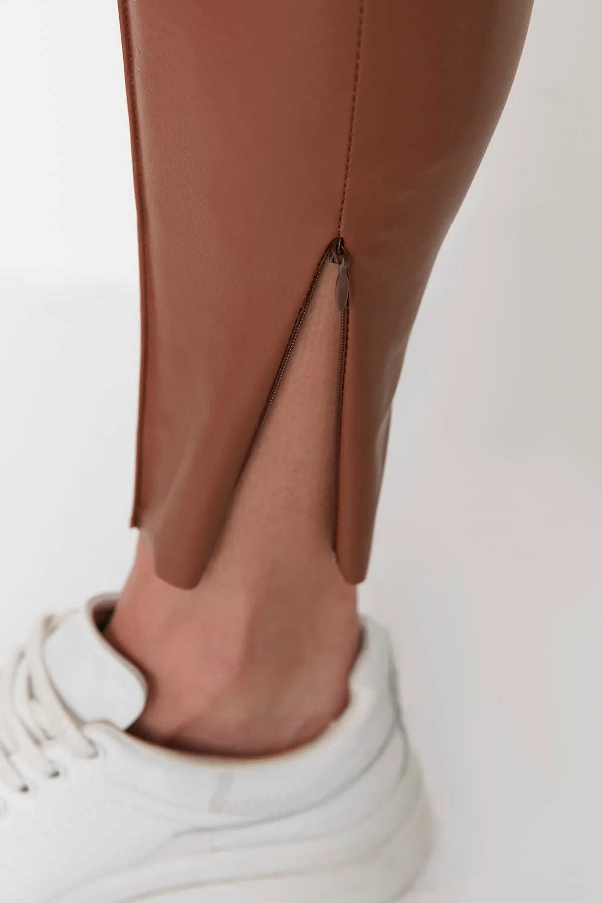 Trendyol Collection  Leggings - Braun - Mittlerer Bund