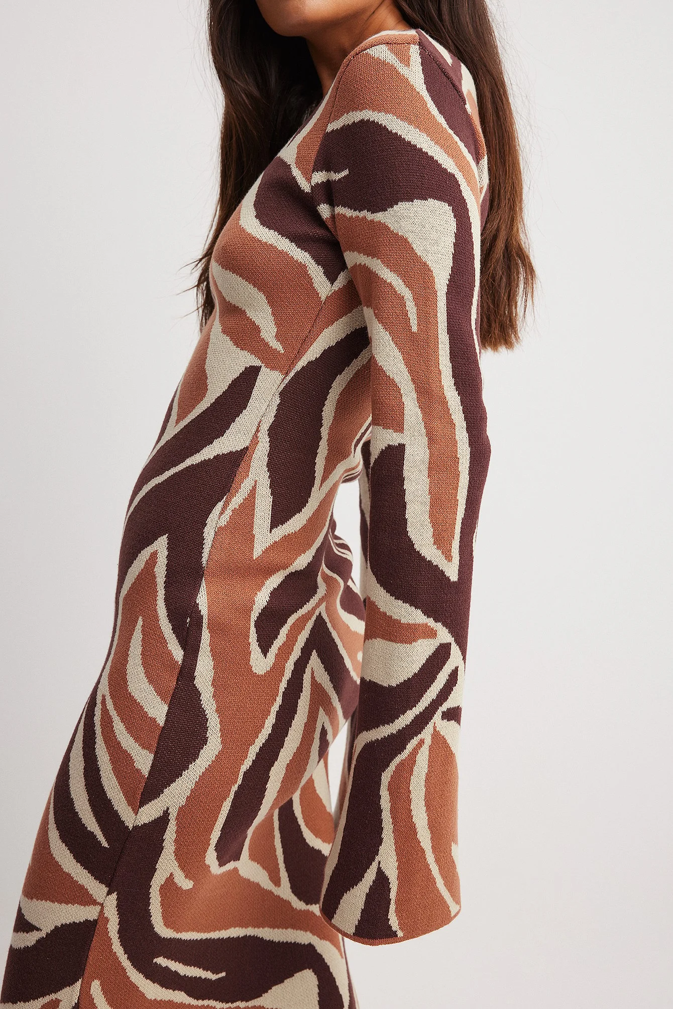 Maxi-Strickkleid mit weiten Ärmeln