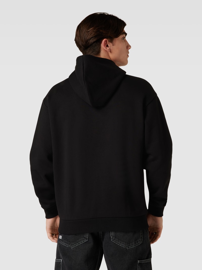 Hoodie mit Label-Print in schwarz
