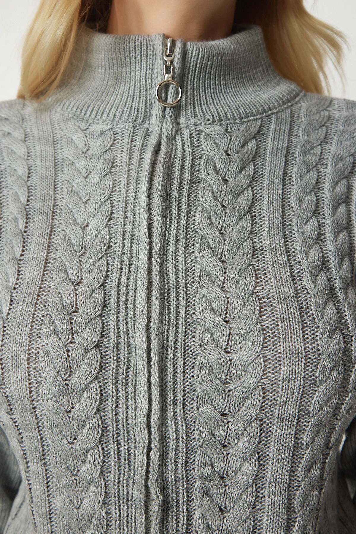 Happiness İstanbul  Graue Strickjacke mit Reißverschluss und Strickmotiv für Damen YY00174