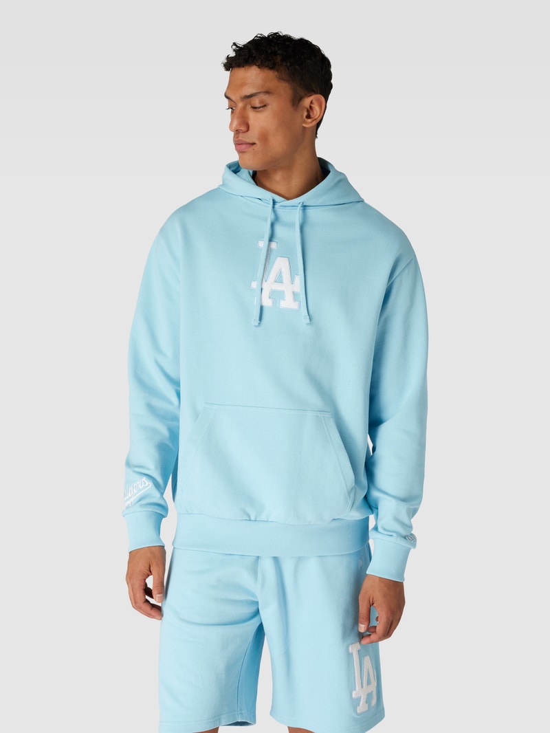 Hoodie mit Känguru-Tasche in hellblau