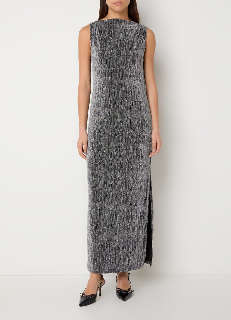 Robe longue Anita de la marque Selected Femme, ornée de lurex et fendue.