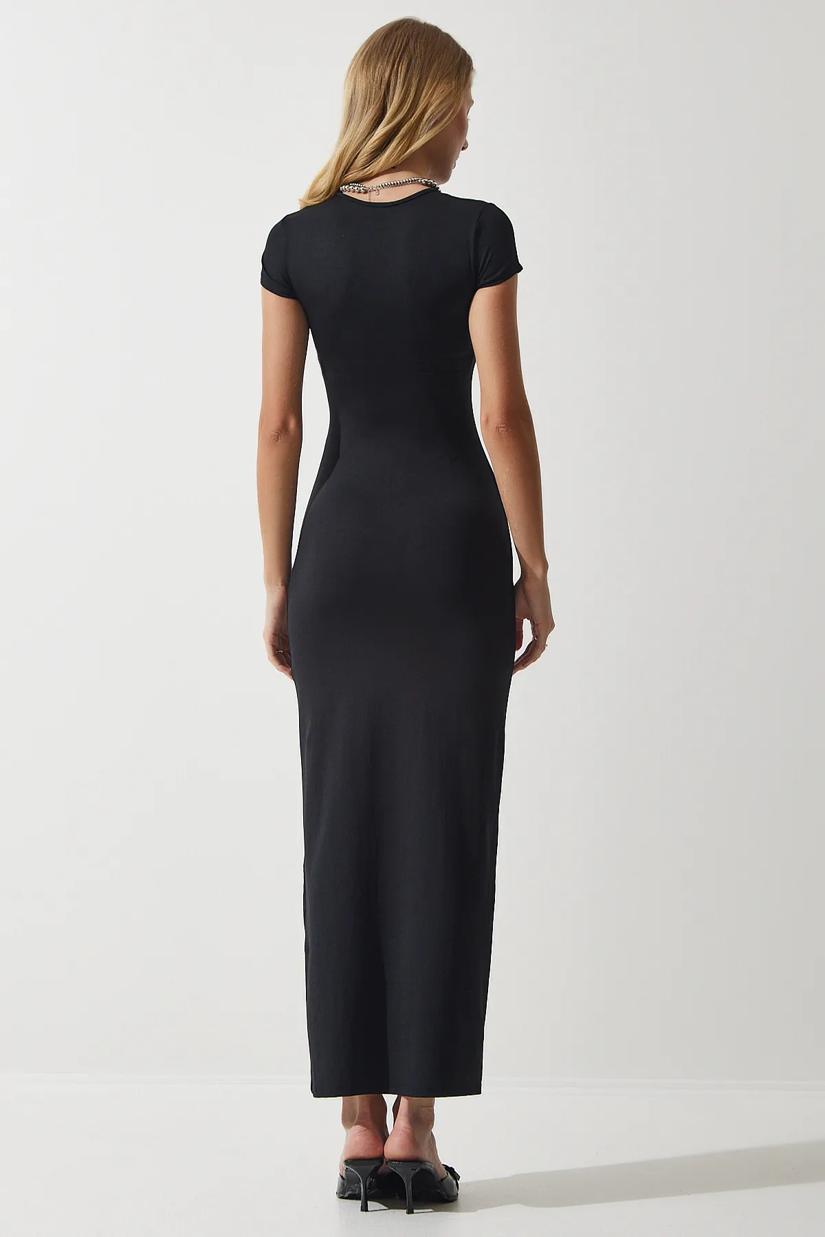 Happiness İstanbul  Schwarzes Strickkleid „Saran Sandy“ mit Rundhalsausschnitt für Damen, UB00239