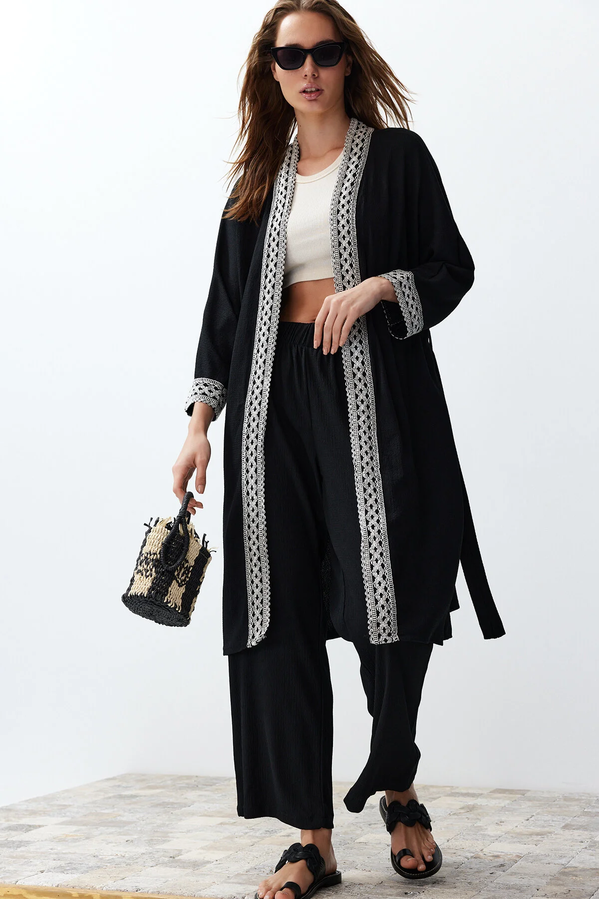 Trendyol Collection  Schwarzes gewebtes Oberteil- und Unterteil-Set TWOSS24AU00064