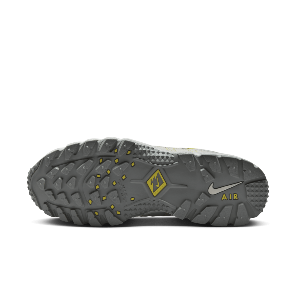 Nike Air Humara FQ2443-001 / grau
