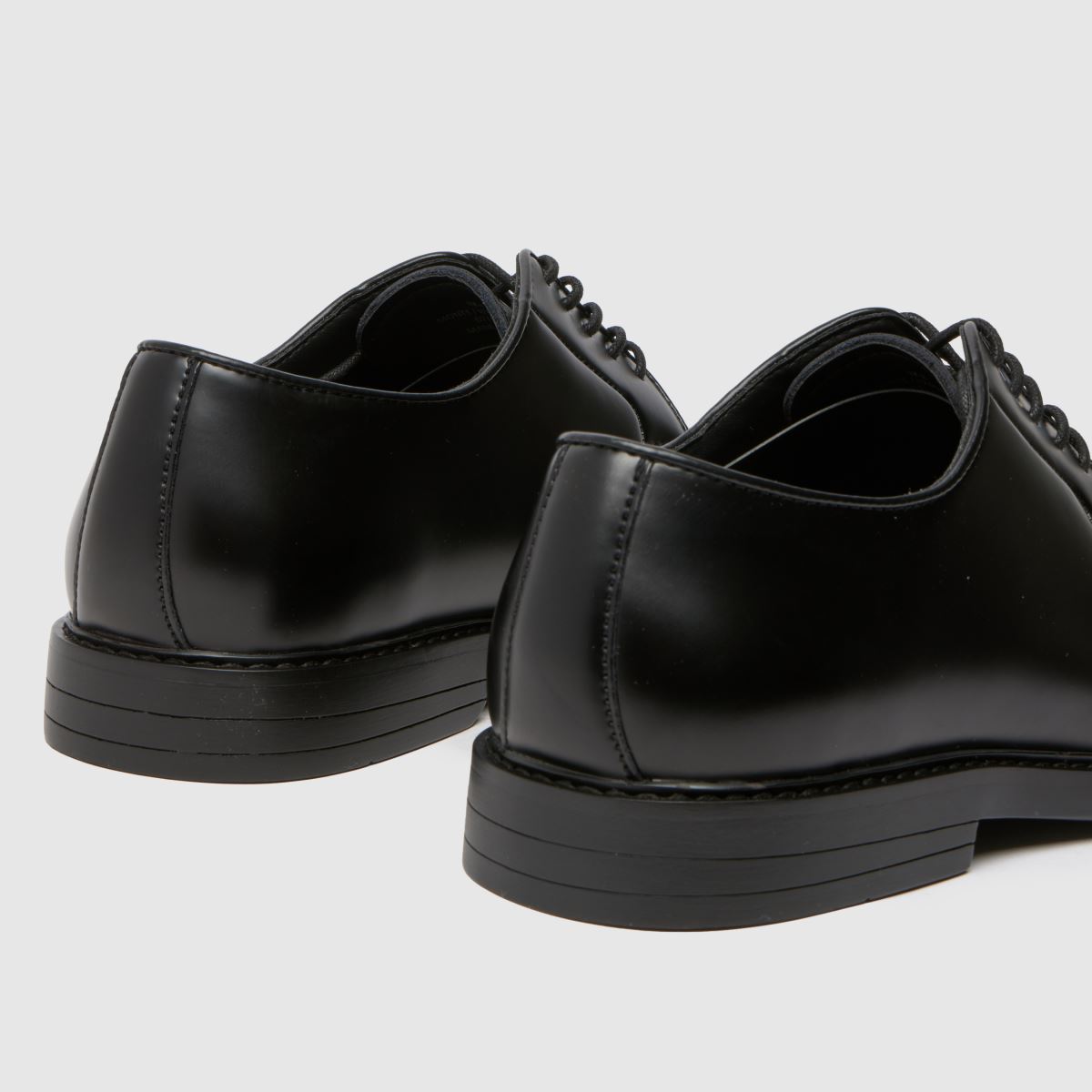 Schuh Monte – Svarta läderskor med snörning