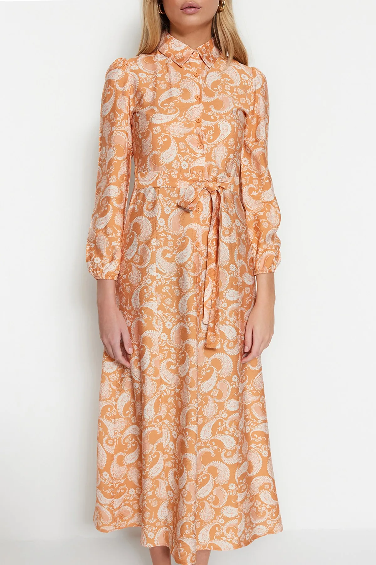 Trendyol Modest  Orangefarbenes gewebtes Hemdblusenkleid mit Schalkragen und Muster TCTSS23EB00145