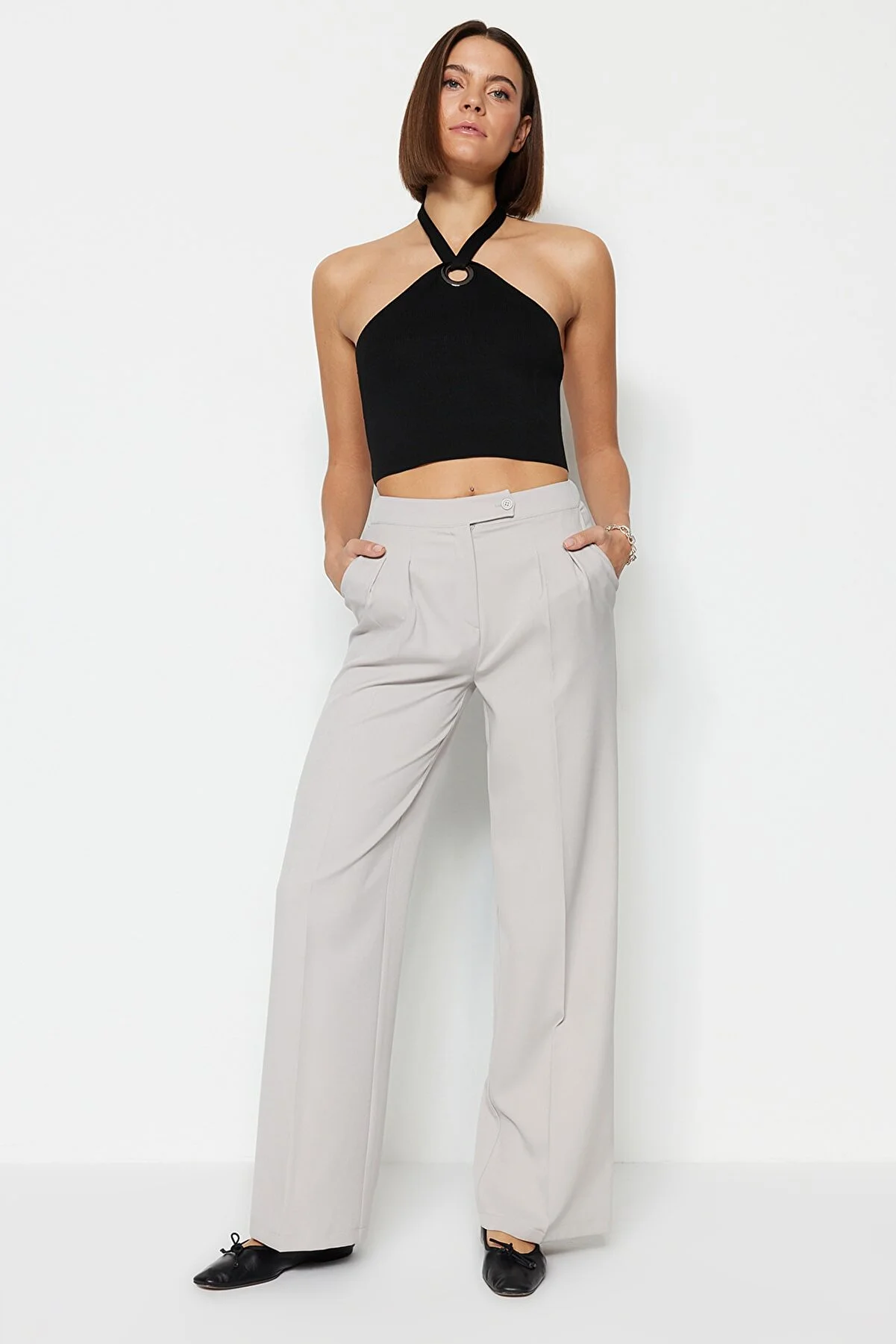 Trendyol Collection  Graue gewebte Hose mit weitem Bein und hoher Taille TWOAW22PL0066