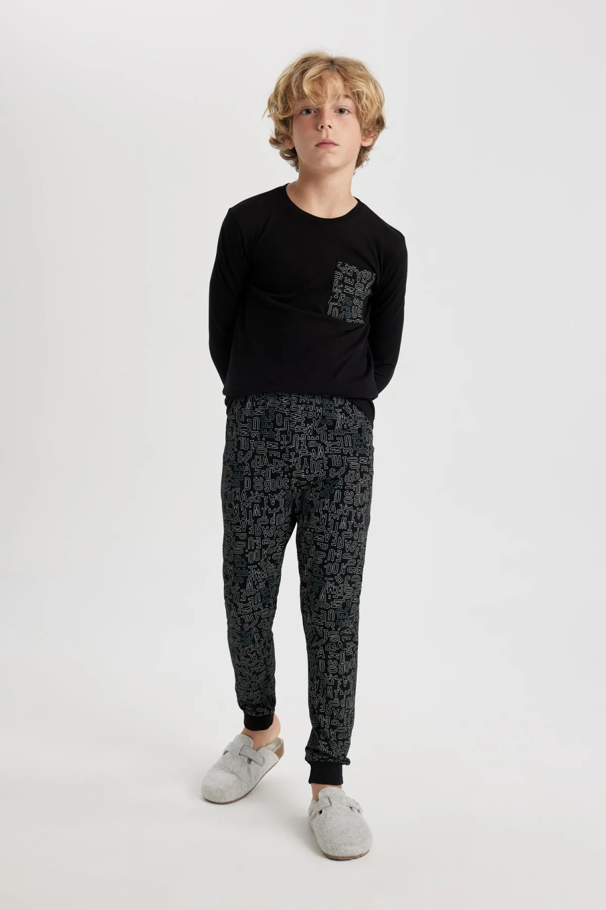 DeFacto  Jungen-Pyjama-Set aus gekämmter Baumwolle mit langen Ärmeln
