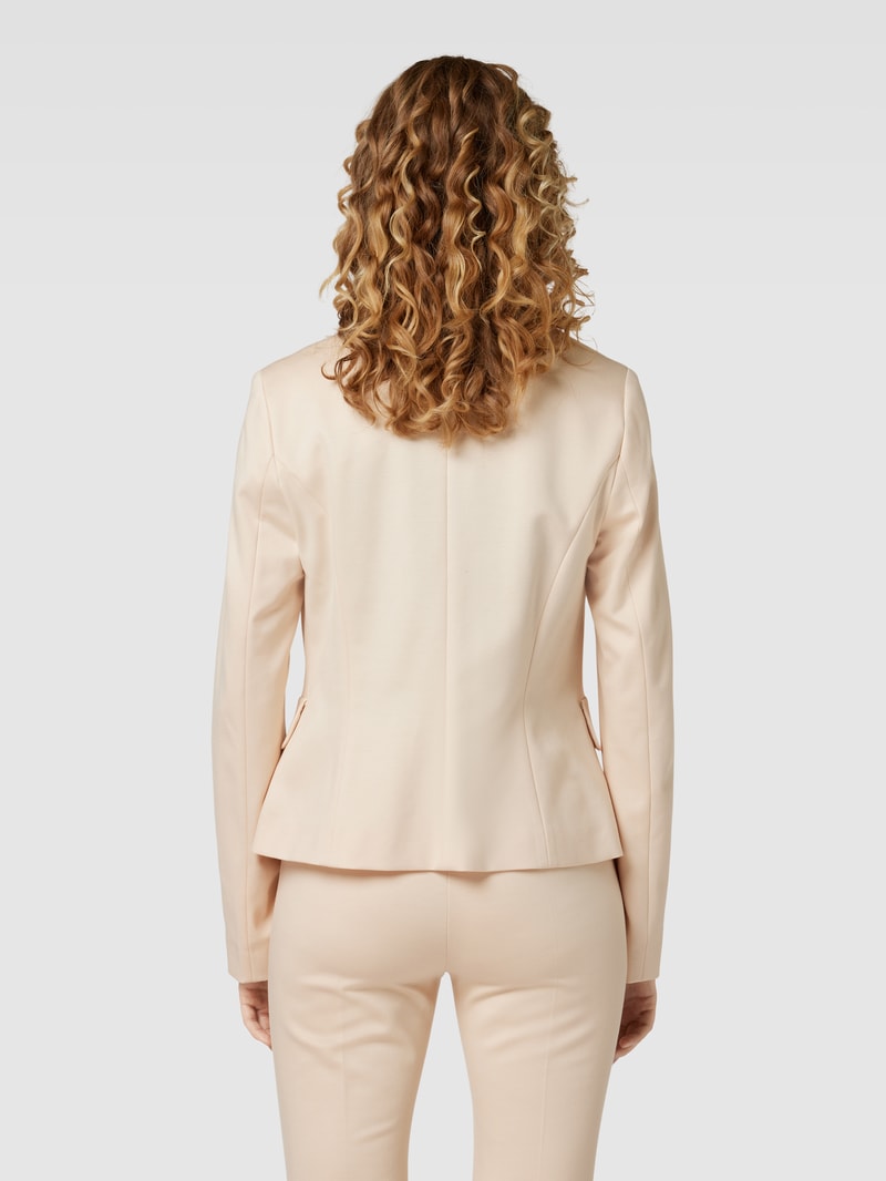 Blazer aus Viskose-Mix mit Stretch-Anteil mit Pattentaschen in offwhite