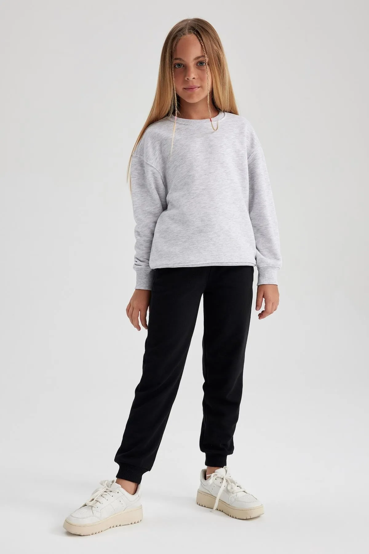 DeFacto  Graues Schul-Sweatshirt mit Rundhalsausschnitt für Mädchen A2797a823au