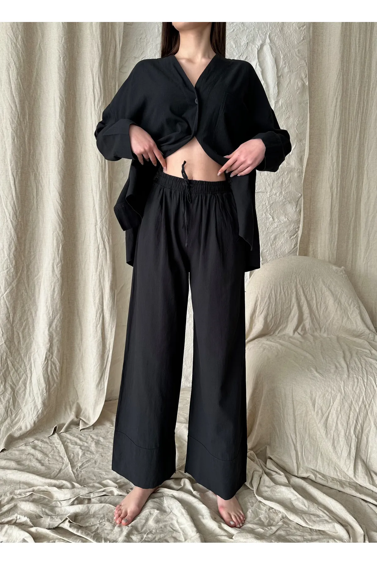 Laluvia  Schwarzes Leinen-Set mit Doppelbeinhose und Hemd
