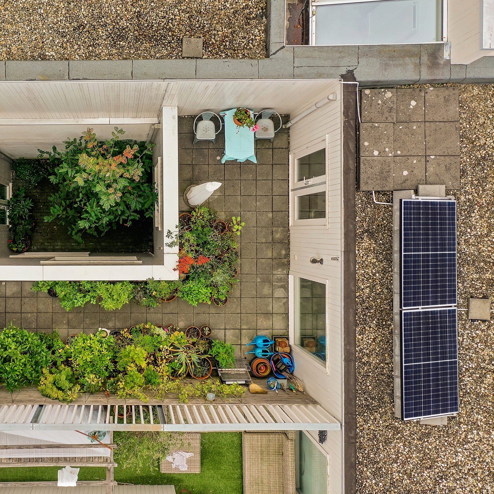 SUNNIVA Solaranlage Balkonkraftwerk 830W, 600,00 W, Monokristallin, (BENY Wechselrichter, Solaranlage Komplettset mit 5m Anschlusskabel für Schuko Steckdose), Balkon Mini-PV Anlage genehmigungsfrei, steckerfertig