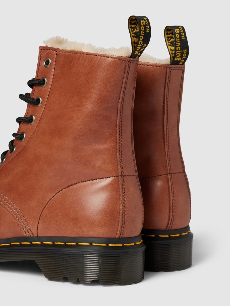 Schnürstiefel mit strukturierter Sohle in dunkelbraun