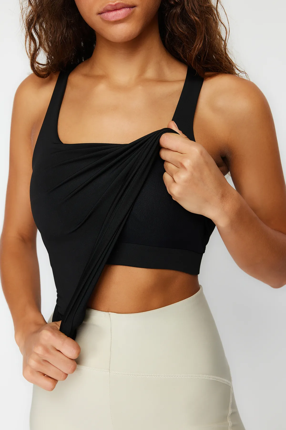 Trendyol Collection  Schwarzer Recovery 2-lagiger Sport-BH mit gepolsterter Innenseite, gestricktes Sport-Top/Bluse mit quadratischem Kragen THMSS24BZ00002