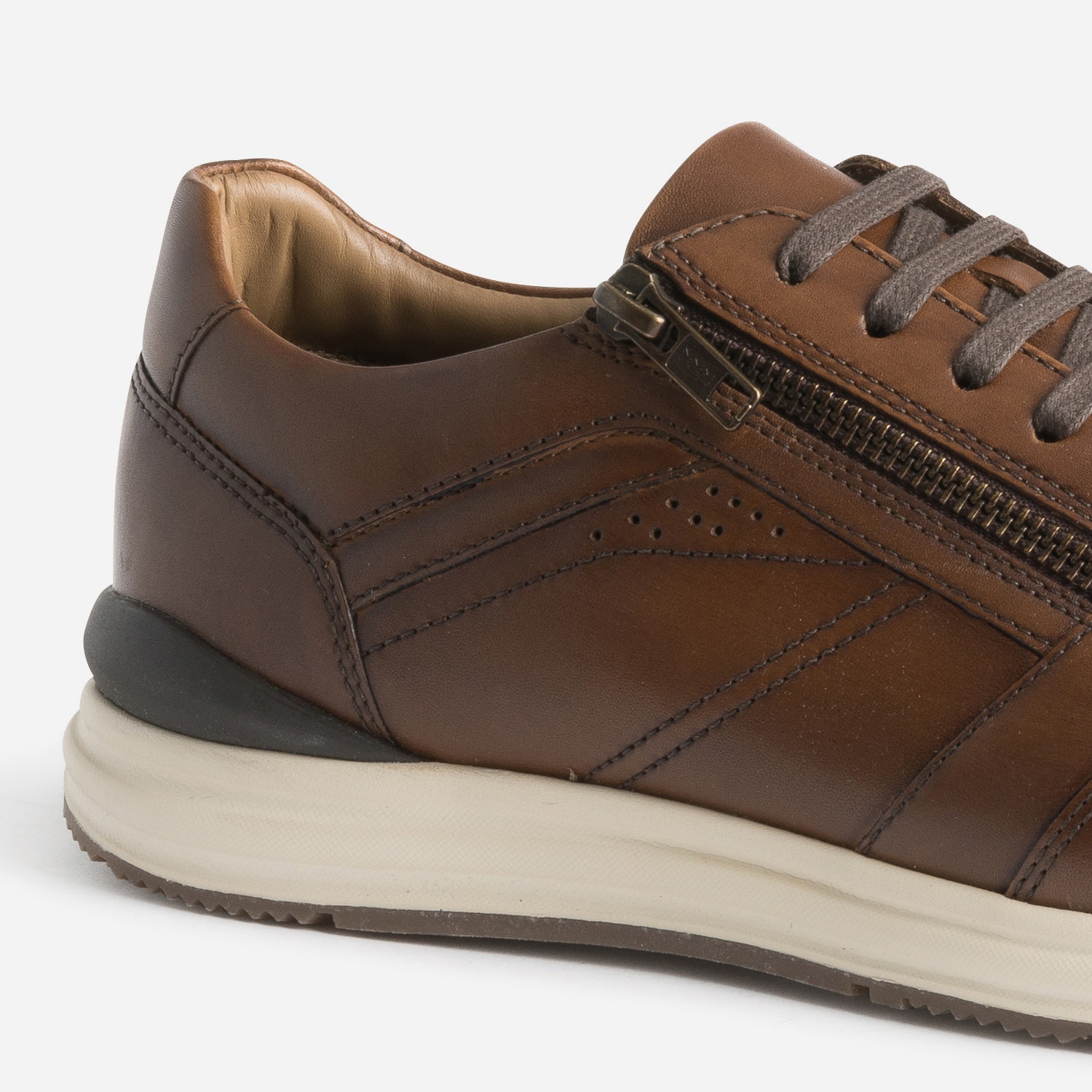 Tennis marron foncé en cuir