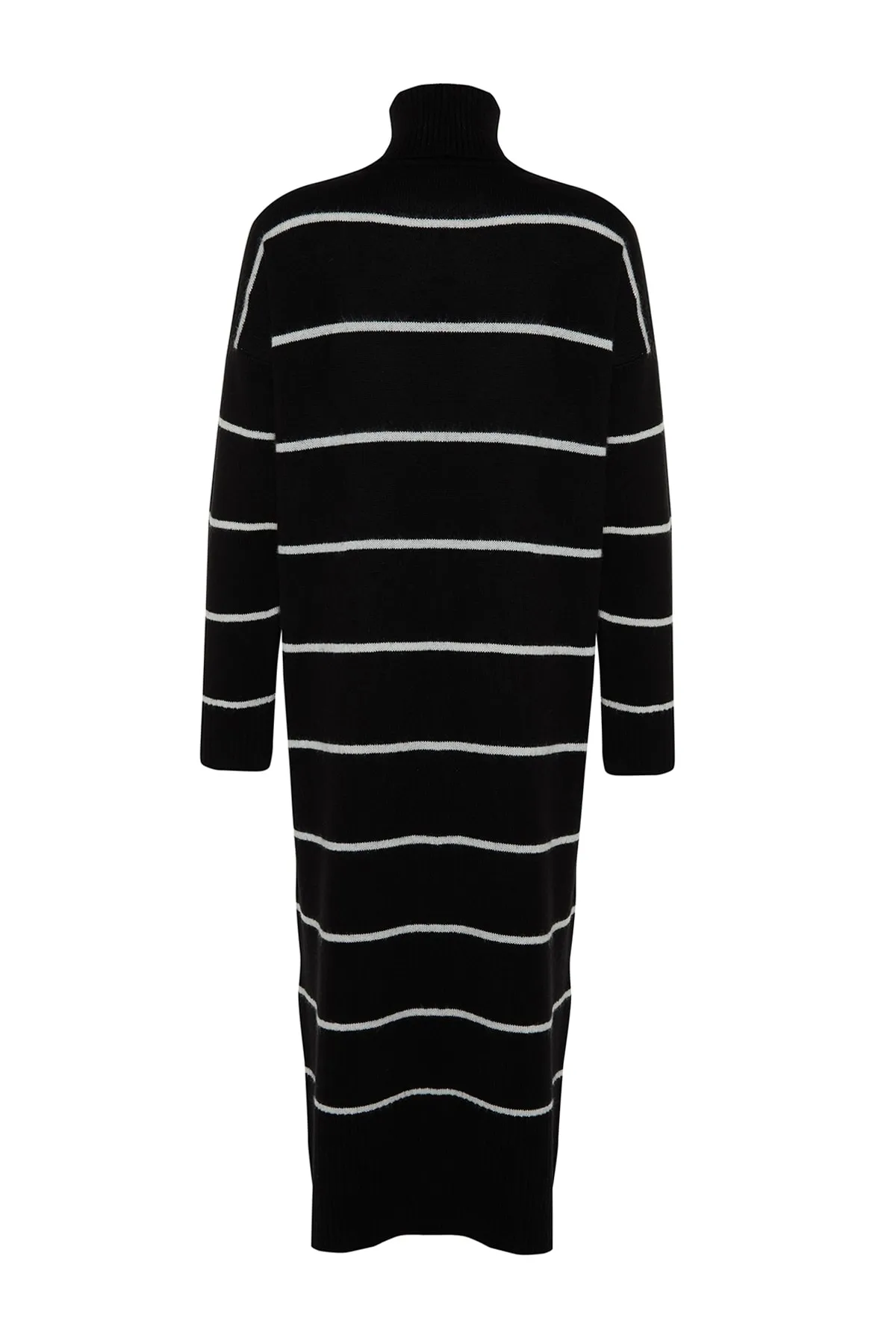 Trendyol Collection  Schwarzes, weit geschnittenes Maxi-Rollkragenkleid aus Strick TWOAW24EL00056