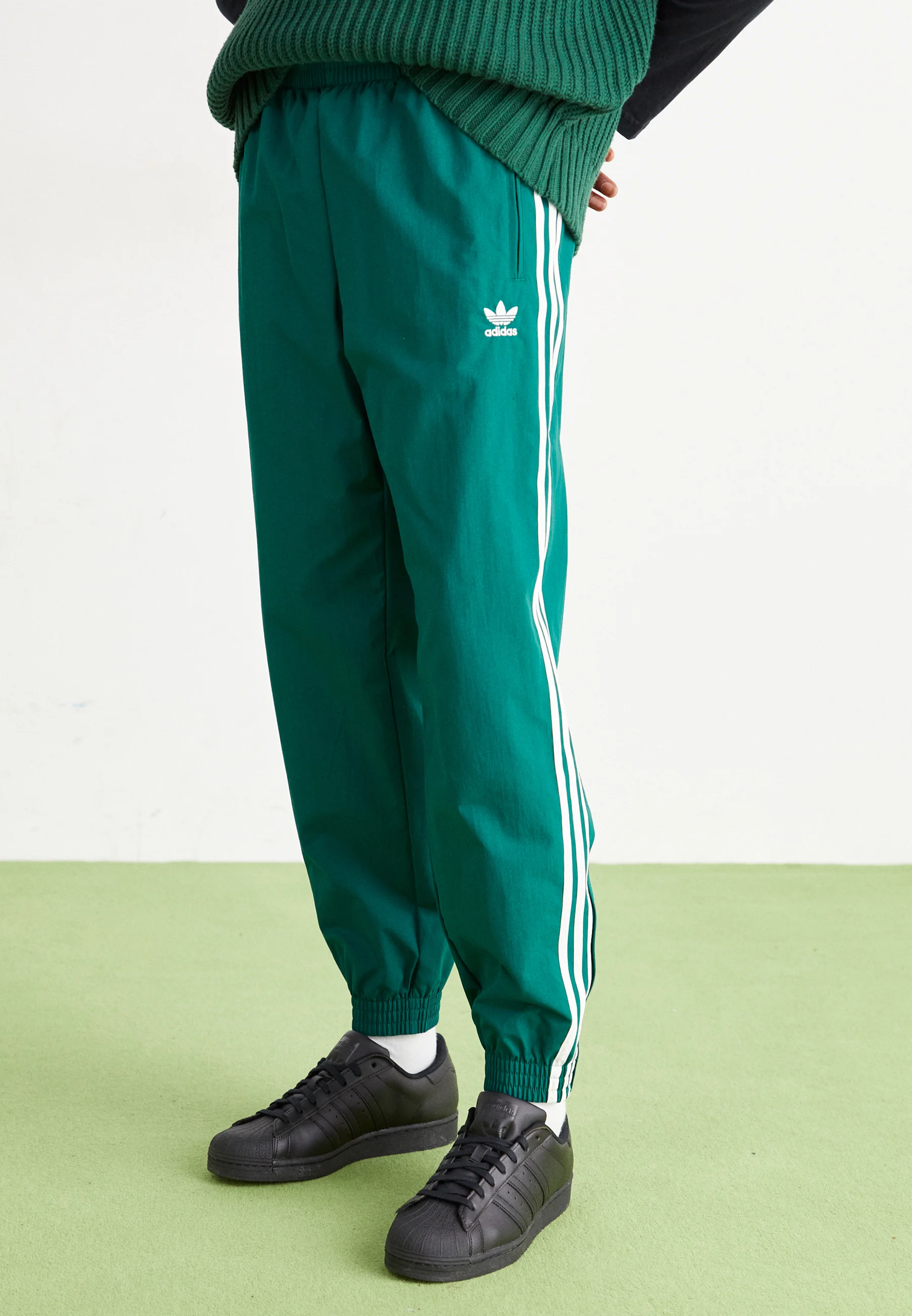 Pantalones deportivos adidas Originals