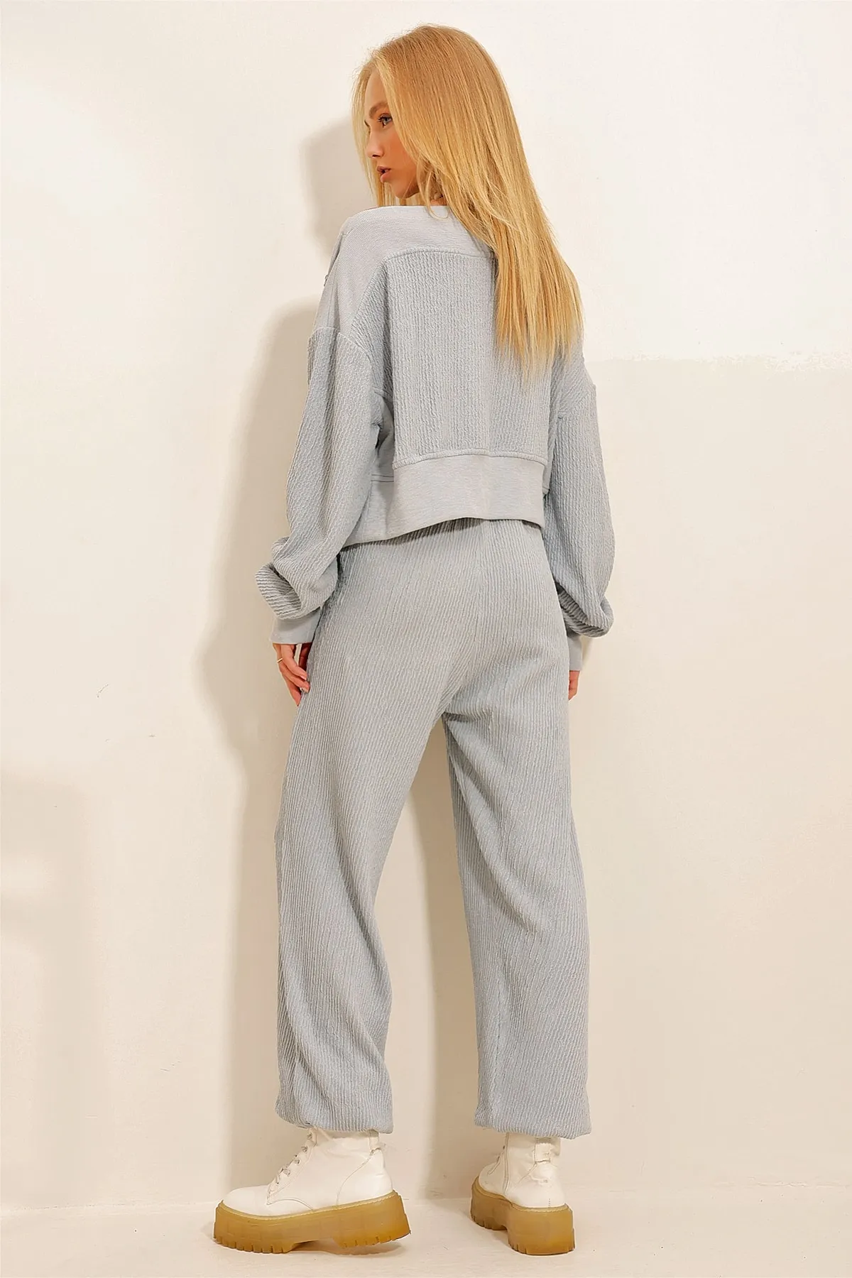 Trend Alaçatı Stili  Grau-blaue Damen-Jogginghose mit doppelter Tasche und elastischem Bund und Bein ALC-X10877