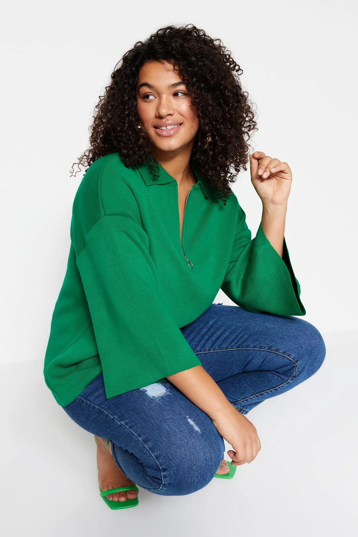 Trendyol Curve  Grüner Strickpullover mit Reißverschluss und Details TBBAW23AN00056
