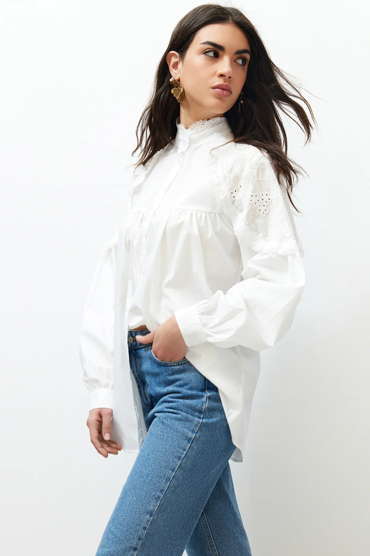 Trendyol Modest  Ecrufarbenes, besticktes Hemd aus gewebter Baumwolle TCTSS24TG00026