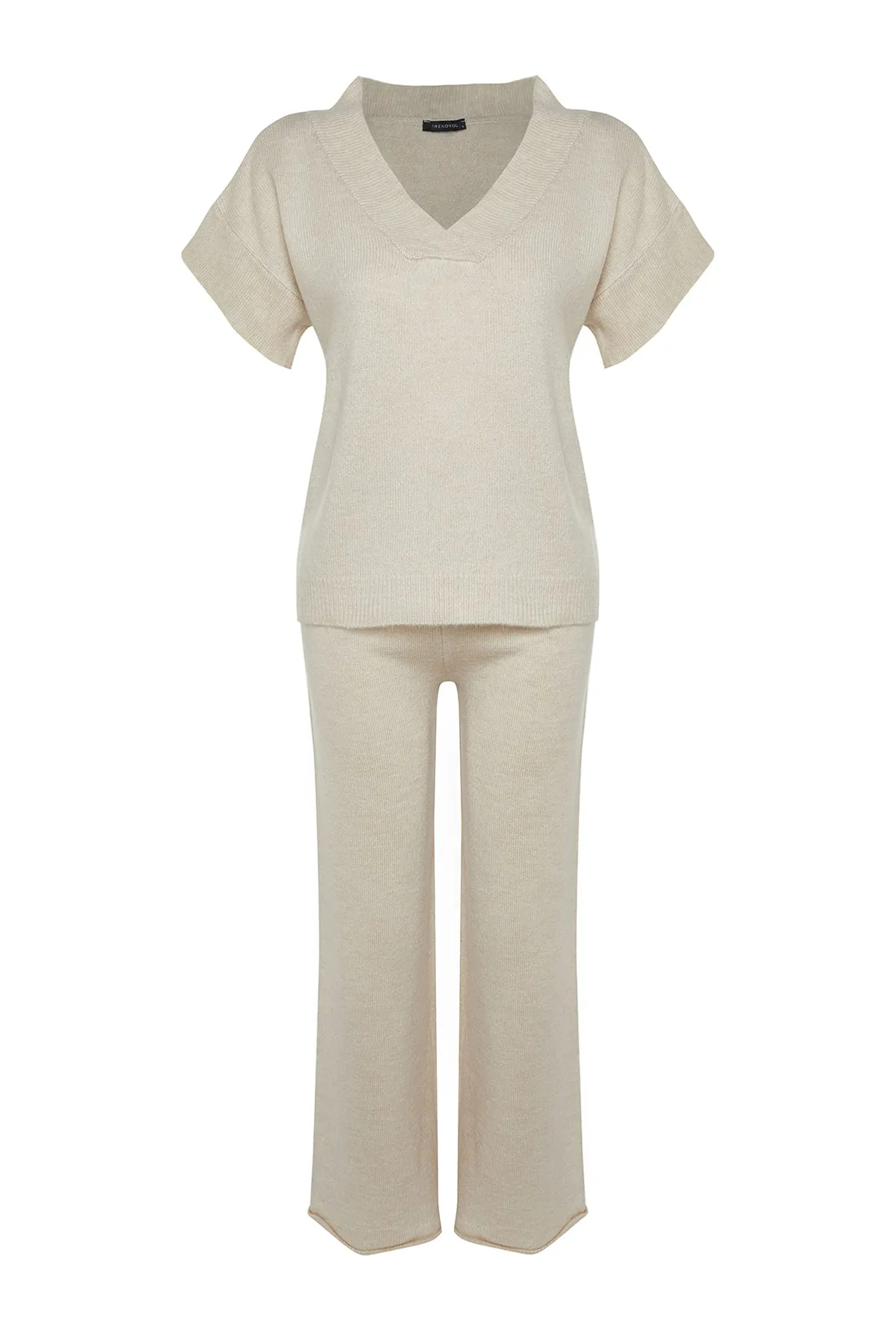 Trendyol Collection  Set aus Oberteil und Unterteil aus Strick mit V-Ausschnitt und weicher Struktur in Stein TWOAW24AU00042