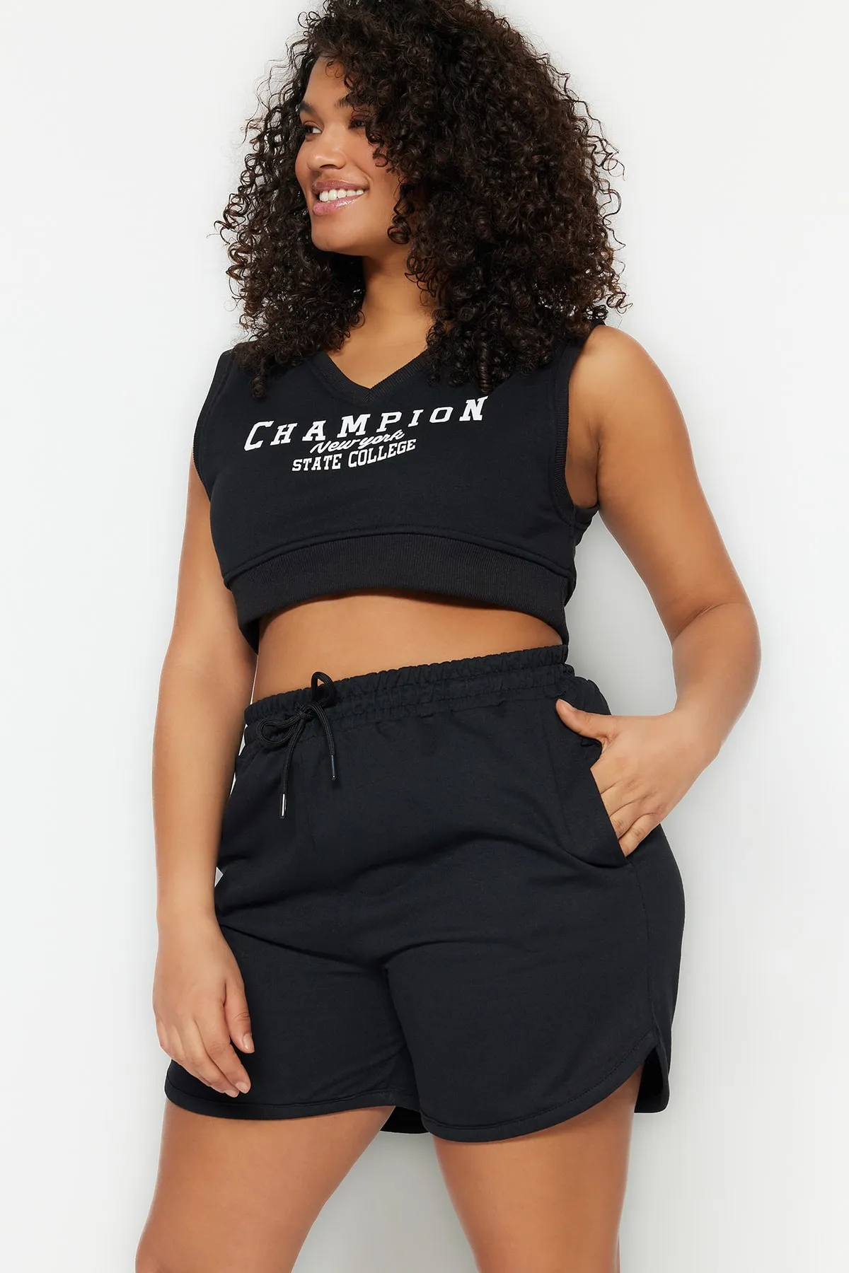 Trendyol Curve  Schwarze dünne Strickshorts TBBSS23AP00002