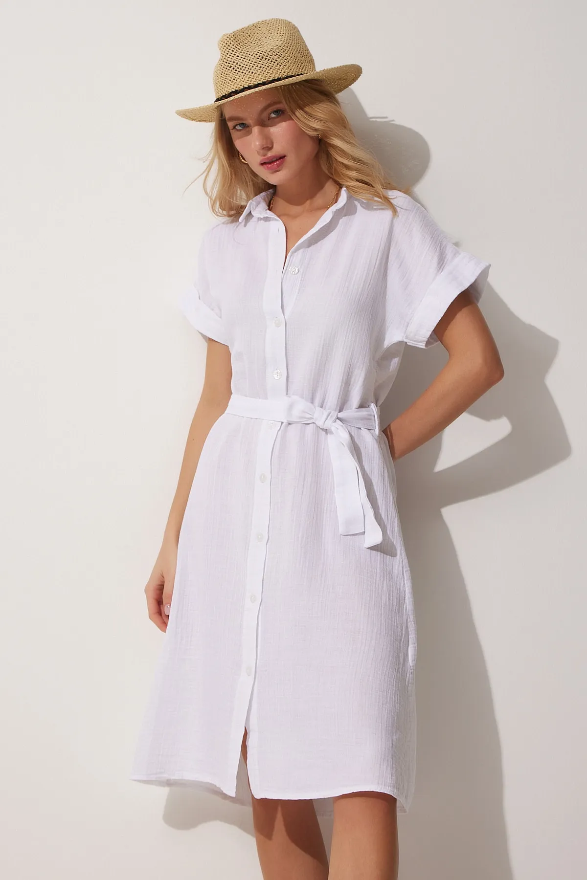 Happiness İstanbul  Ecrufarbenes Damen-Hemdblusenkleid aus Leinen mit Gürtel MX00046