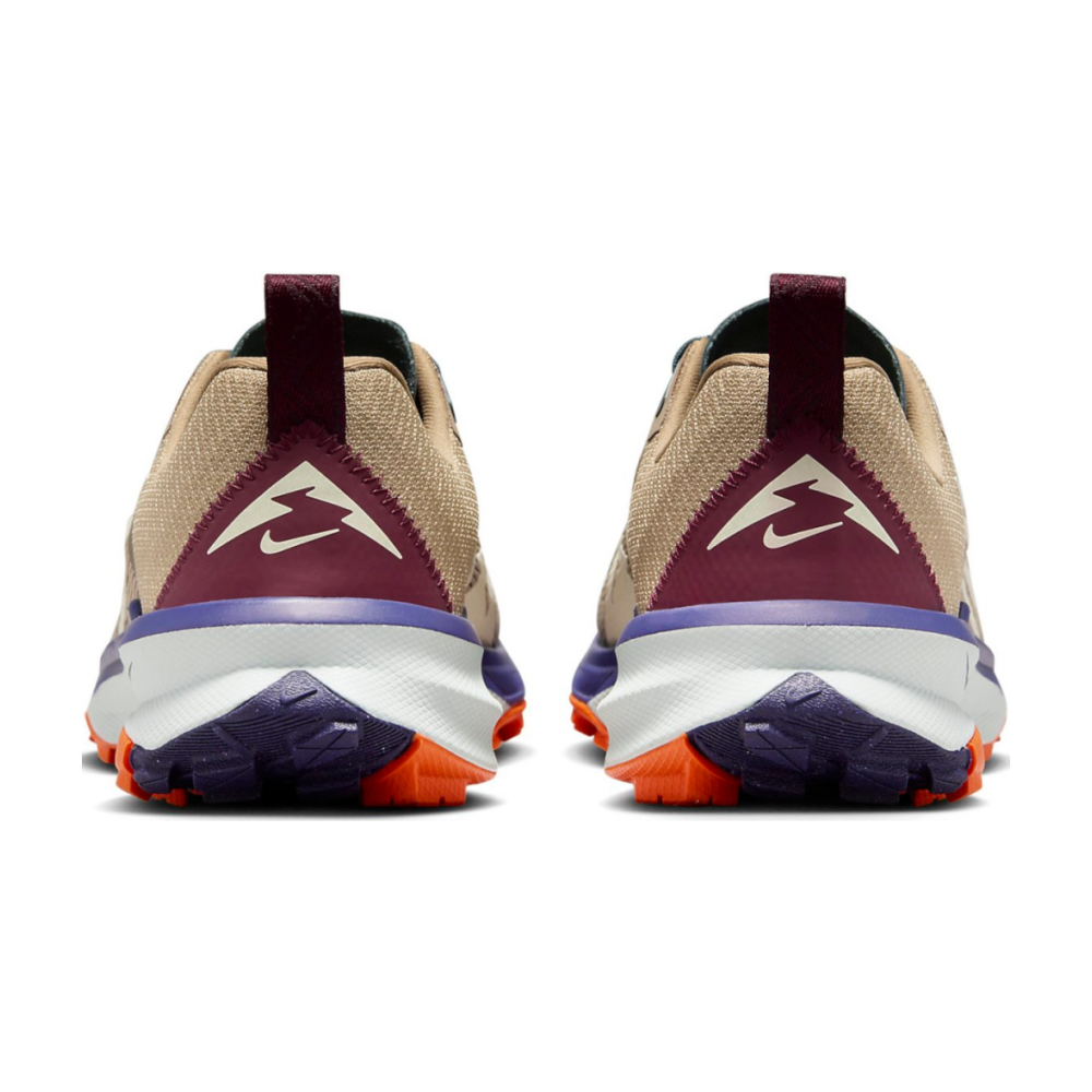 Nike Kiger 9 DR2694-200 / bunt
