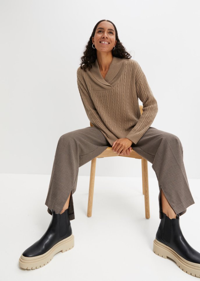 Pullover mit V-Ausschnitt und Seitenschlitzen