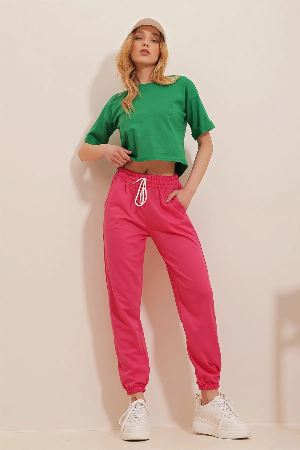 Trend Alaçatı Stili  Fuchsiafarbene Basic-Jogginghose für Damen mit elastischem Bund und Beinen ALC-X5902