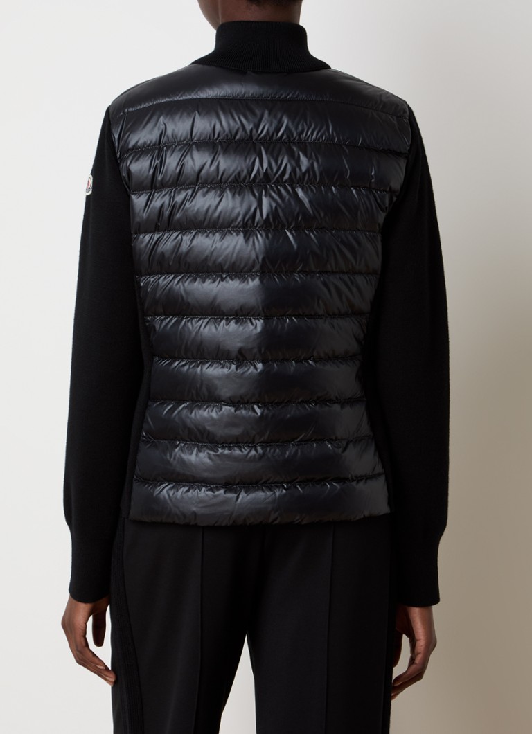 Moncler Tricot -hieno neuletakki, joka on valmistettu neitsytvillasta ja jossa on tikattu etu- ja takaosa.