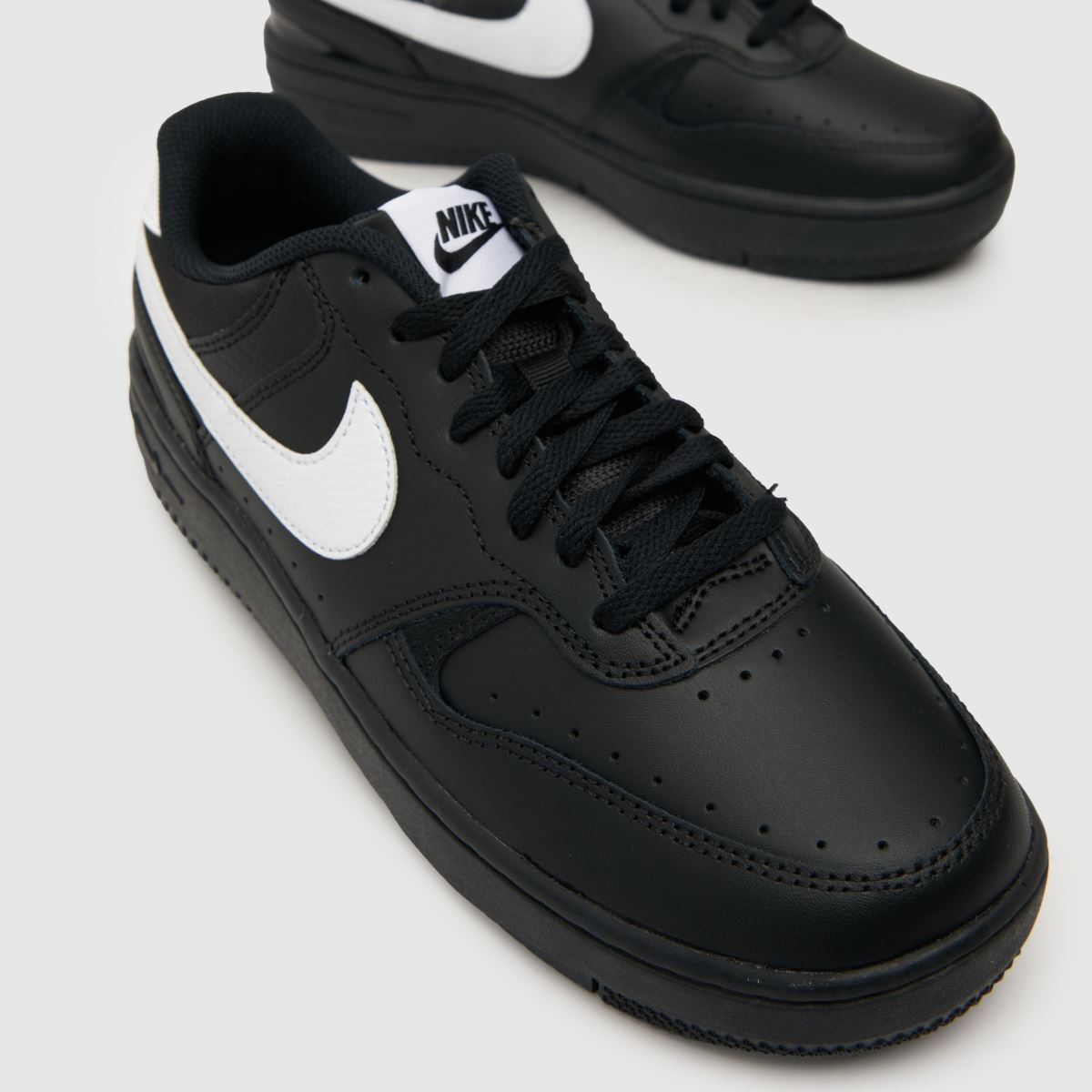 Nike Gamma Force – Svarta och vita träningsskor